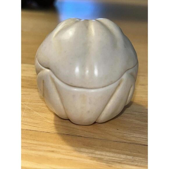 Harmony Kingdom - "Divine" - Frog - Roly Poly - Trinket Box - Picture 3 of 9